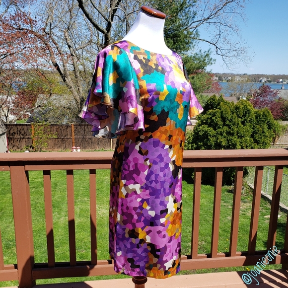 xx TRINA TURK Silk Geo Print Ruffle Sleeve Sz 2 EUC - Picture 4 of 9